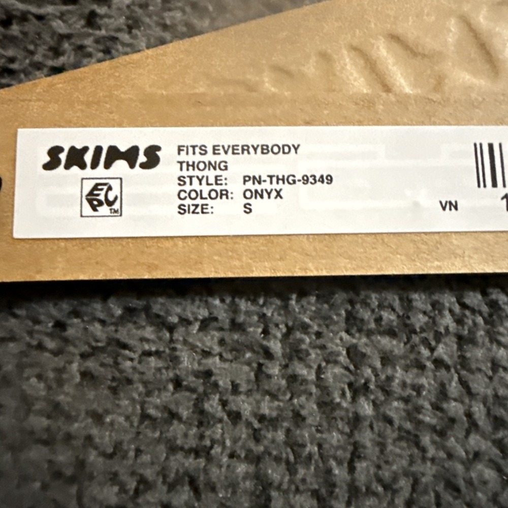 Skims Fits Everybody Thong Panties NEW - Onyx - Small - Picture 5 of 5